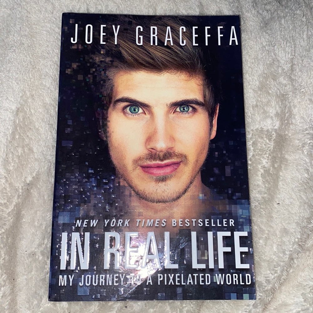 Joey graceffa biography in great condition!!!